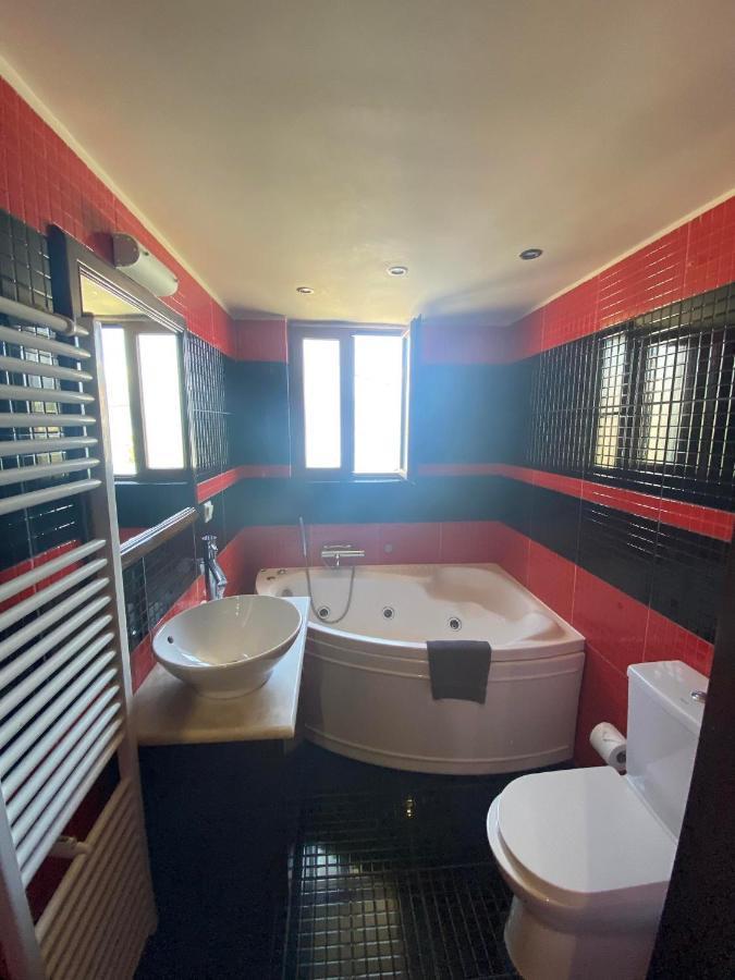 Hirolakas Guest house