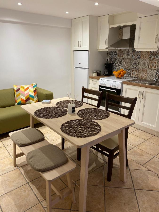 Hirolakas Guest house